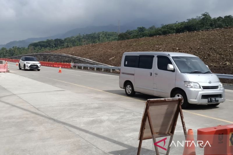 Kendaraan lewat Tol Cisumdawu masih di bawah 2.000 per hari