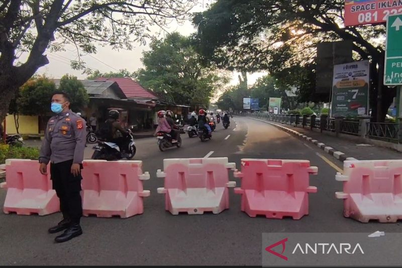 Polisi berlakukan rekayasa lalu lintas di jalan arteri Cirebon