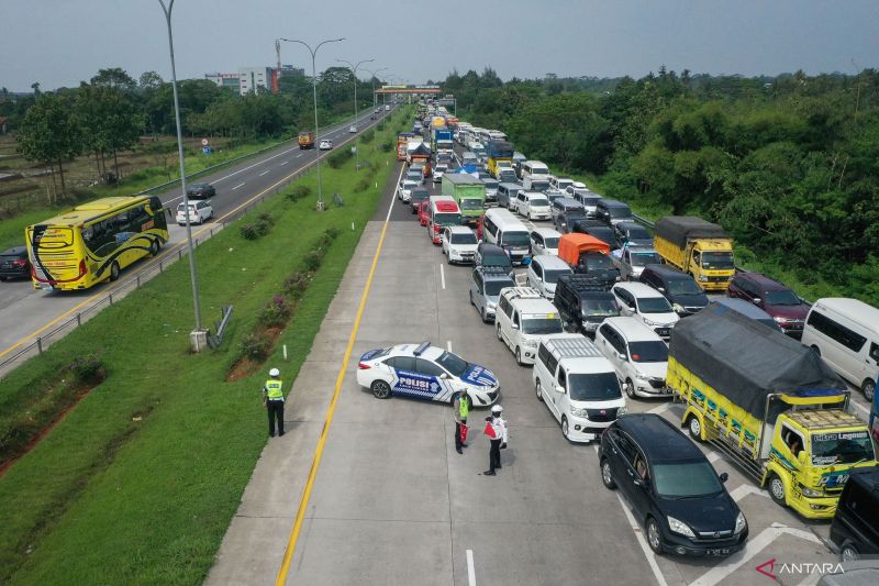 Sistem satu arah diterapkan mulai KM 72 Cipali hingga KM 414  Kalikangkung