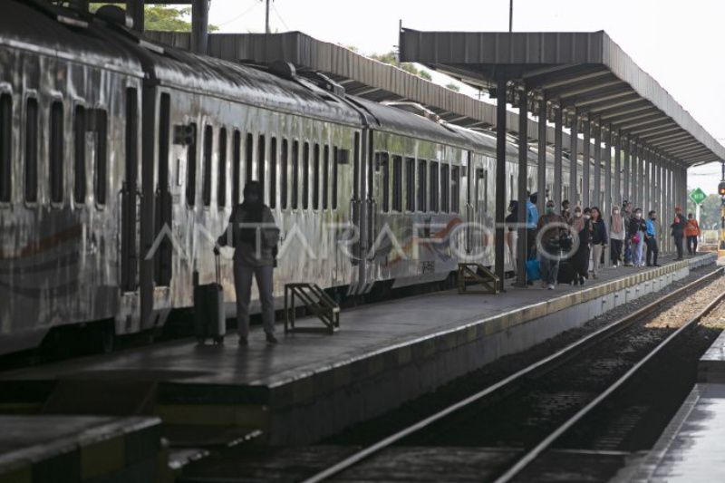 KAI Cirebon sebut tanggal 19 dan 20 April puncak kedatangan penumpang