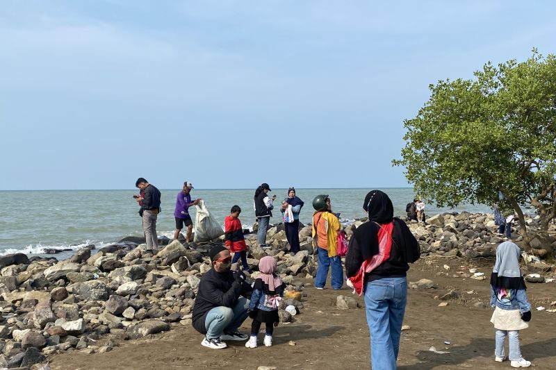 Pantai Eretan jadi destinasi wisata dadakan pemudik di pantura Indramayu