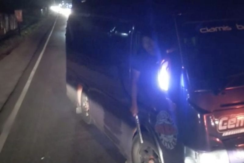 Polisi tangkap sopir angkutan umum bawa golok saat jalanan macet di Garut