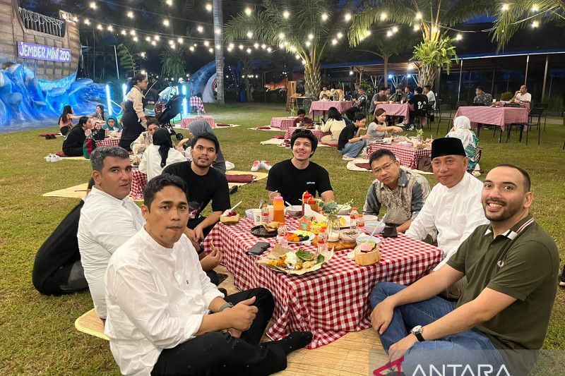 The Hermansyah kunjungi Jember Mini Zoo di akhir Ramadhan