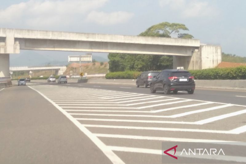 Lalu lintas di Tol Cipali hari kedua Lebaran ramai lancar