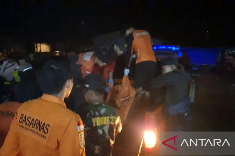 Jasad wisatawan tenggelam di Pantai Rawakalong ditemukan