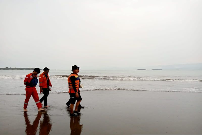 Jasad bocah tenggelam di Pantai Cikelewung Sukabumi ditemukan