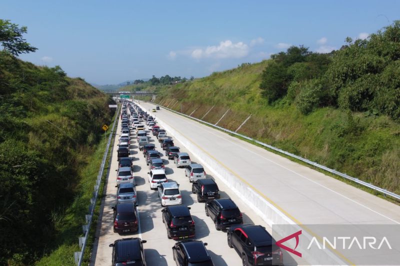 Kemacetan sepanjang 5 km di tol Bocimi ke arah Cibadak-Parung Kuda dan Palabuhanratu