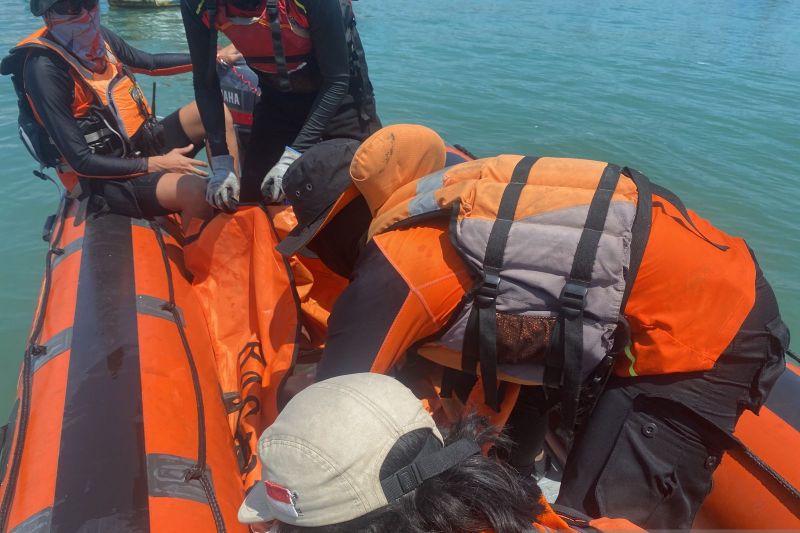 SAR temukan jasad korban terakhir tenggelam di Pantai Batubentang Sukabumi