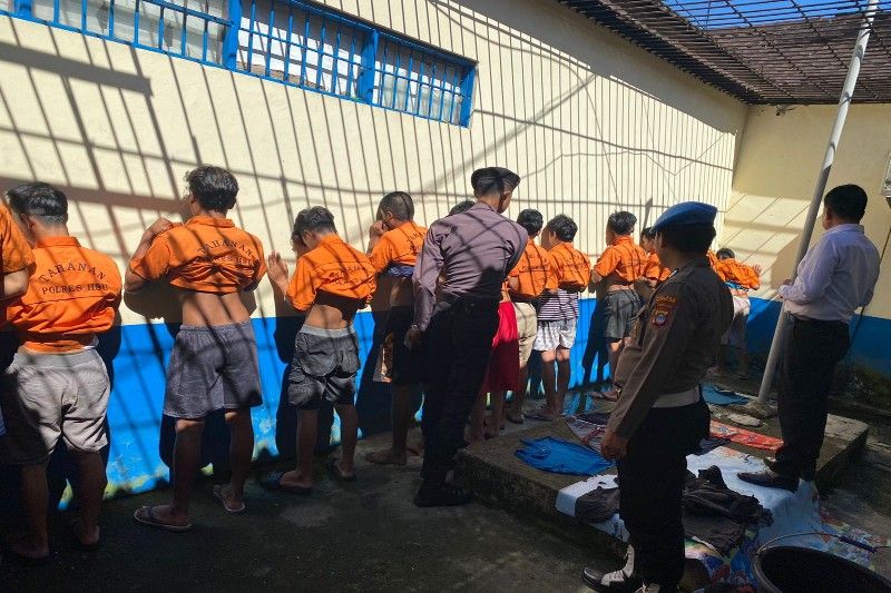 Saat cuti panjang Lebaran, Polres HSU mengecek kondisi para tahanan