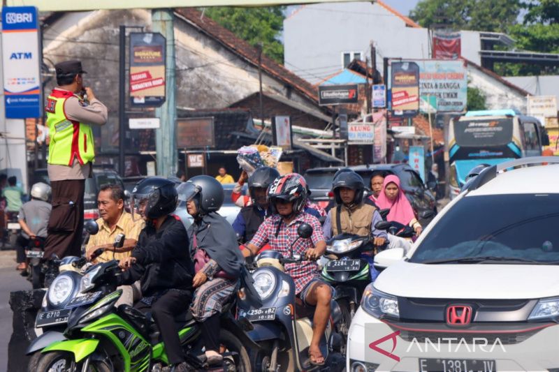 Polresta Cirebon terapkan rekayasa lalu lintas di jalur arteri pecah kepadatan