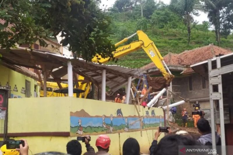 Jawa Barat siagakan alat berat di 22 lokasi antisipasi bencana