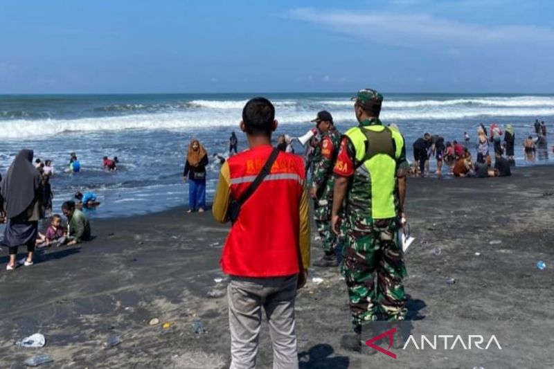 Seratusan relawan disiagakan di titik rawan bencana dan obyek wisata Cianjur