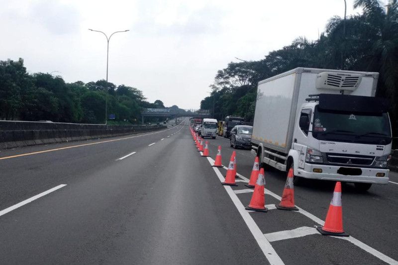 Arus balik Tol Jakarta-Cikampek padat hingga diberlakukan 