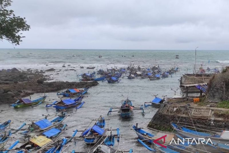 BPBD Cianjur minta pengelola tempat wisata pantai waspadai gelombang tinggi