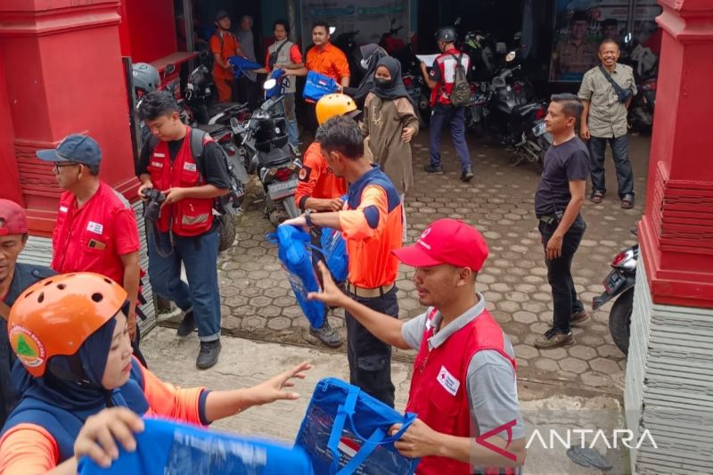 PMI salurkan bantuan untuk korban banjir di 2 kecamatan Cianjur