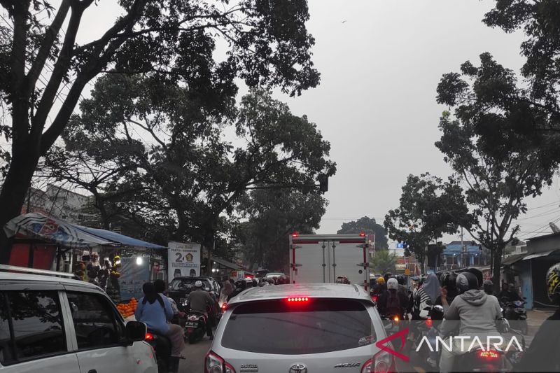 Jalur Puncak Cianjur masih ramai lancar dilalui pemudik tujuan Jabodetabek