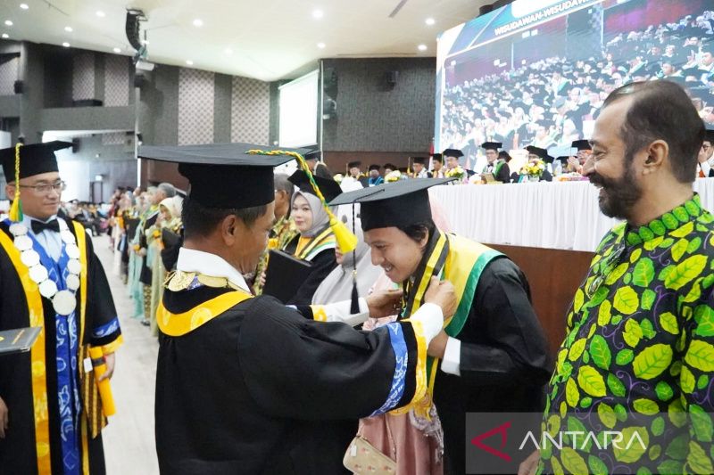 Tiga wisudawan meraih nilai sempurna pada Wisuda ke-111 ULM