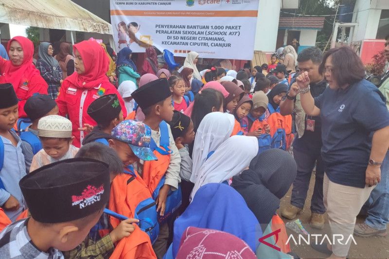 PMI salurkan 1.000 paket peralatan sekolah untuk anak penyintas gempa Cianjur