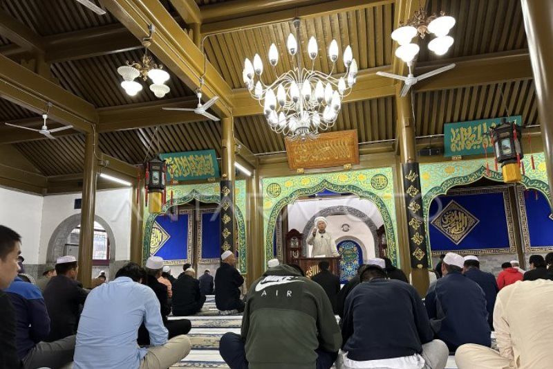 Jumatan Di Masjid Madian Beijing