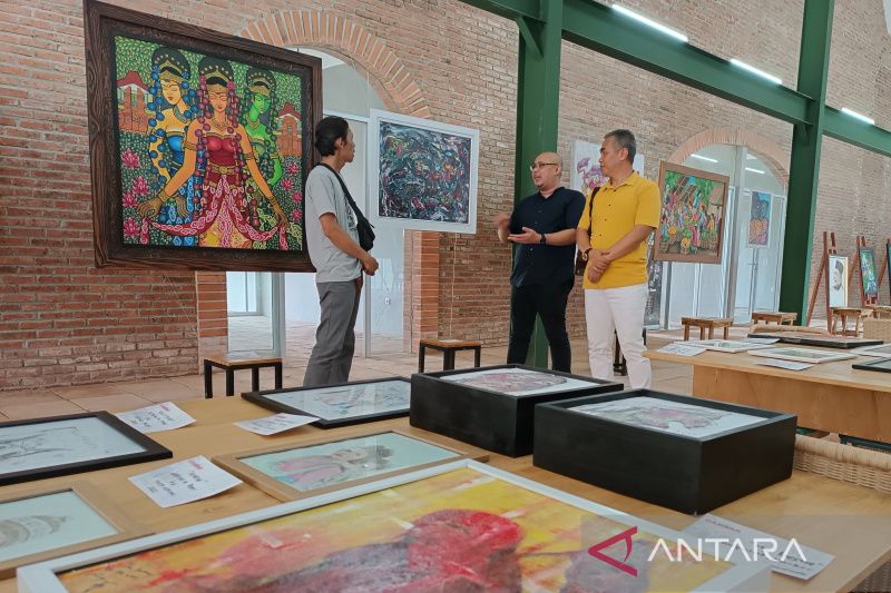 Disparbud Jabar fasilitasi pameran seni rupa yang digelar seniman Kota Cirebon