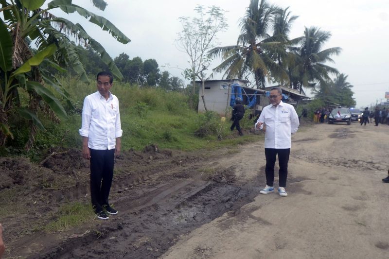 Presiden tinjau jalan rusak di Lampung