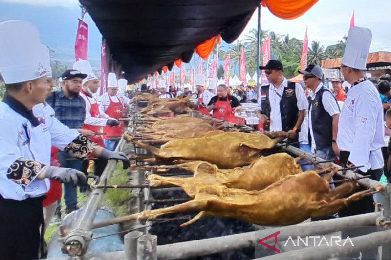 PHRI sajikan 210 domba guling gratis untuk masyarakat Garut