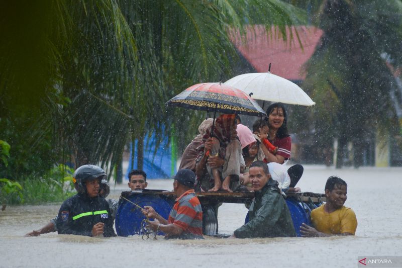 Jabar dan sejumlah provinsi menghadapi potensi hujan lebat disertai angin kencang