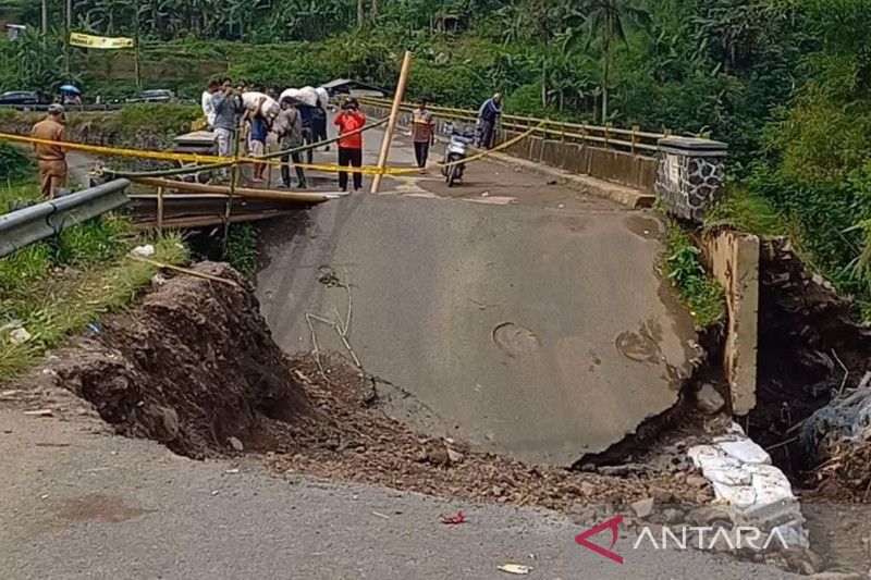 Pemkab Tasikmalaya siapkan jalur alternatif atasi jalan jembatan ambruk