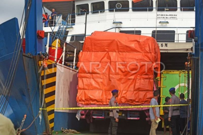 Evakuasi Kapal Ferry Yang Terbakar Di Merak