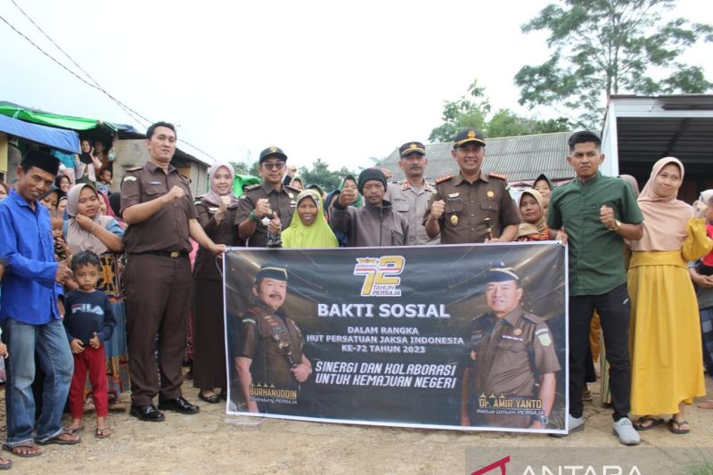 Kejari Cianjur salurkan bantuan bagi penyintas gempa