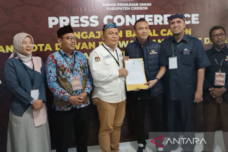 KPU Kabupaten Cirebon terima pendaftaran 100 bacaleg dari dua parpol