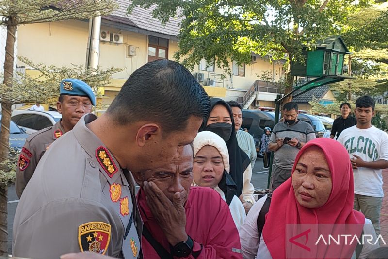 Orang tua korban pembacokan menangis, Kapolresta Bogor minta bersabar