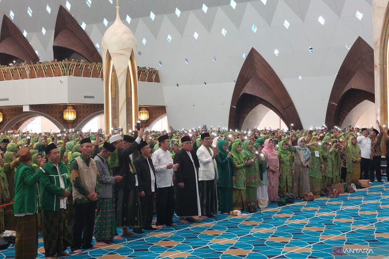 Gubernur Jawa Timur terpukau kemegahan Masjid Raya Al Jabbar