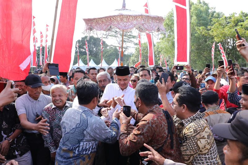 Ganjar Pranowo halal bihalal dengan kepala desa se-Jawa Barat