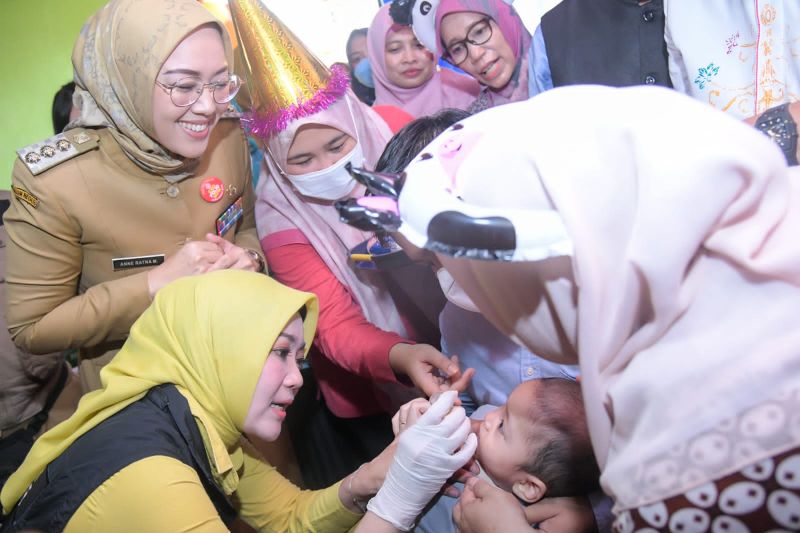 Bupati pastikan 79.658 bayi sasaran imunisasi polio tahap 2 di Purwakarta