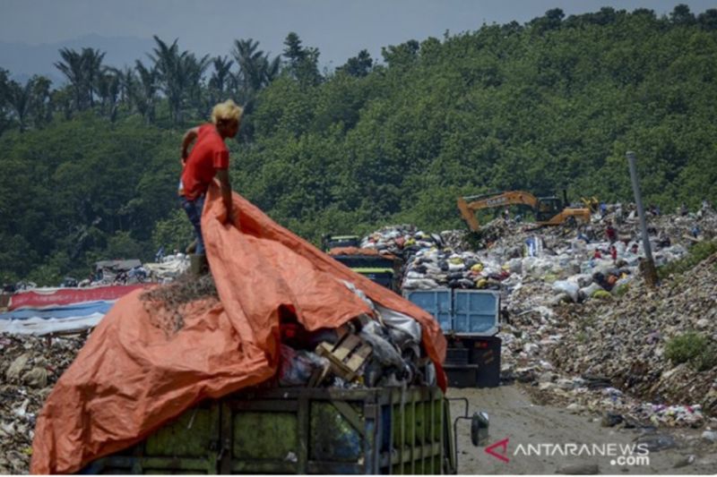 Pemprov Jabar sebut jalur masuk truk ke TPA Sarimukti kembali normal