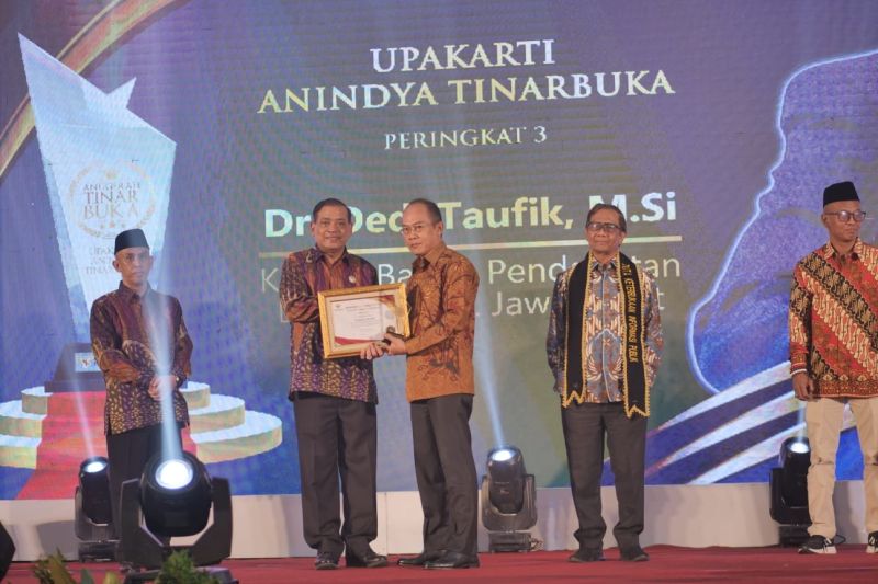 Jawa Barat raih Anugerah Tinarbuka berkat Samsat Information Center