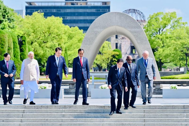 Presiden Jokowi dan Ibu Negara mengunjungi Hiroshima Peace Memorial Park