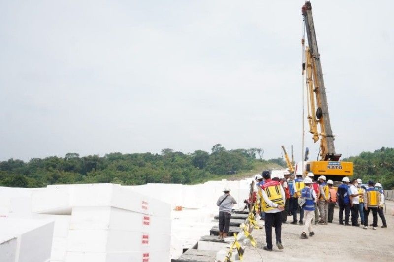 Jalan tol Cisumdawu beroperasi seluruhnya pada Juni tahun ini, kata Menteri PUPR