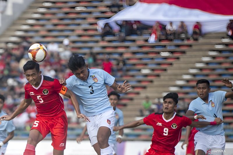 Kapten Timnas Indonesia saat menguatkan mental tim pada akhir laga final SEA Games 2023