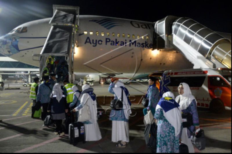 Keberangkatan jamaah calon haji kloter pertama Makassar