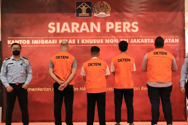 Empat WNA Ditangkap Imigrasi Jakarta Selatan Karena Lakukan Kegiatan Tak Sesuai Ijin Tinggal