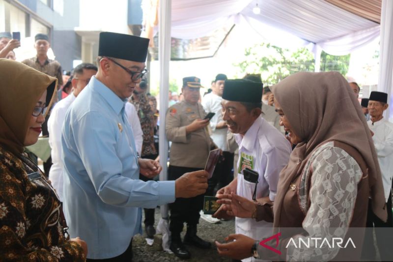 Isbat nikah 128 pasangan suami-istri di Cariu, Bogor