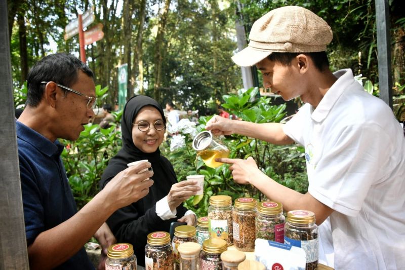 Pasar Leuweung Tahura jadi ruang promosi teh-kopi Jabar