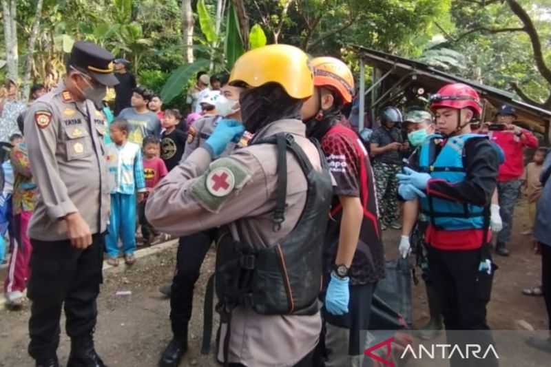 Tim SAR gabungan temukan jasad balita hilang terbawa arus sungai Cianjur
