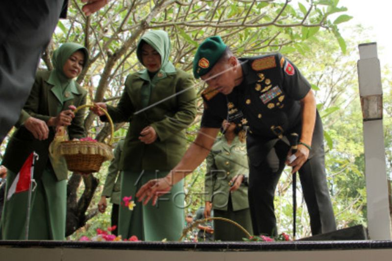 Ziarah makam pahlawan di Makassar