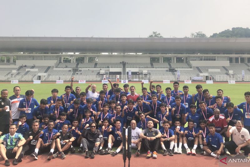 4 legenda sepak bola dunia dibantu 4 pelatih nasional meriahkan Mini Tournament U-16
