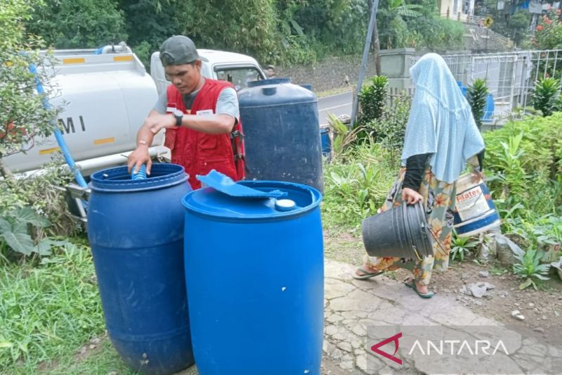 Perumdam bersama PMI Cianjur tetap beri pelayanan air bersih