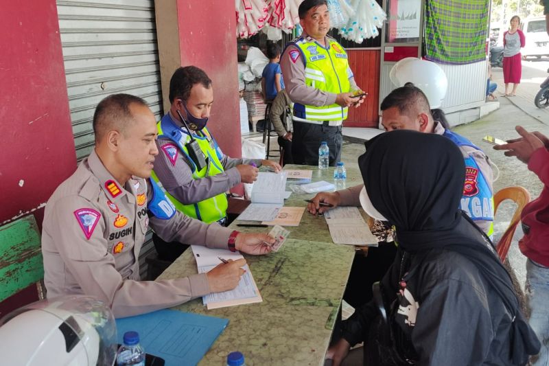 Polresta Bandung tindak 45 pelanggaran pada hari pertama pemberlakuan tilang manual