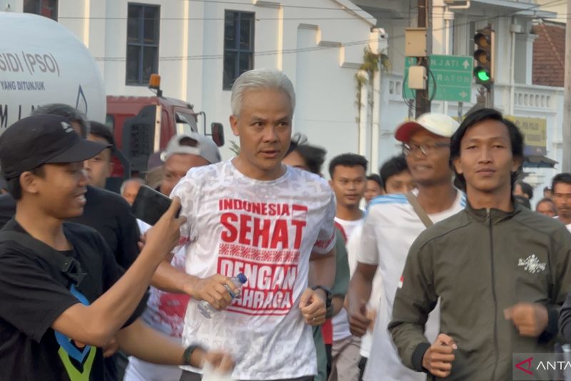 Ganjar Pranowo bersama Ketua PDIP Jabar awali kunjungan di Cirebon dengan lari pagi